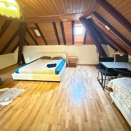 Near The Station Apartament *